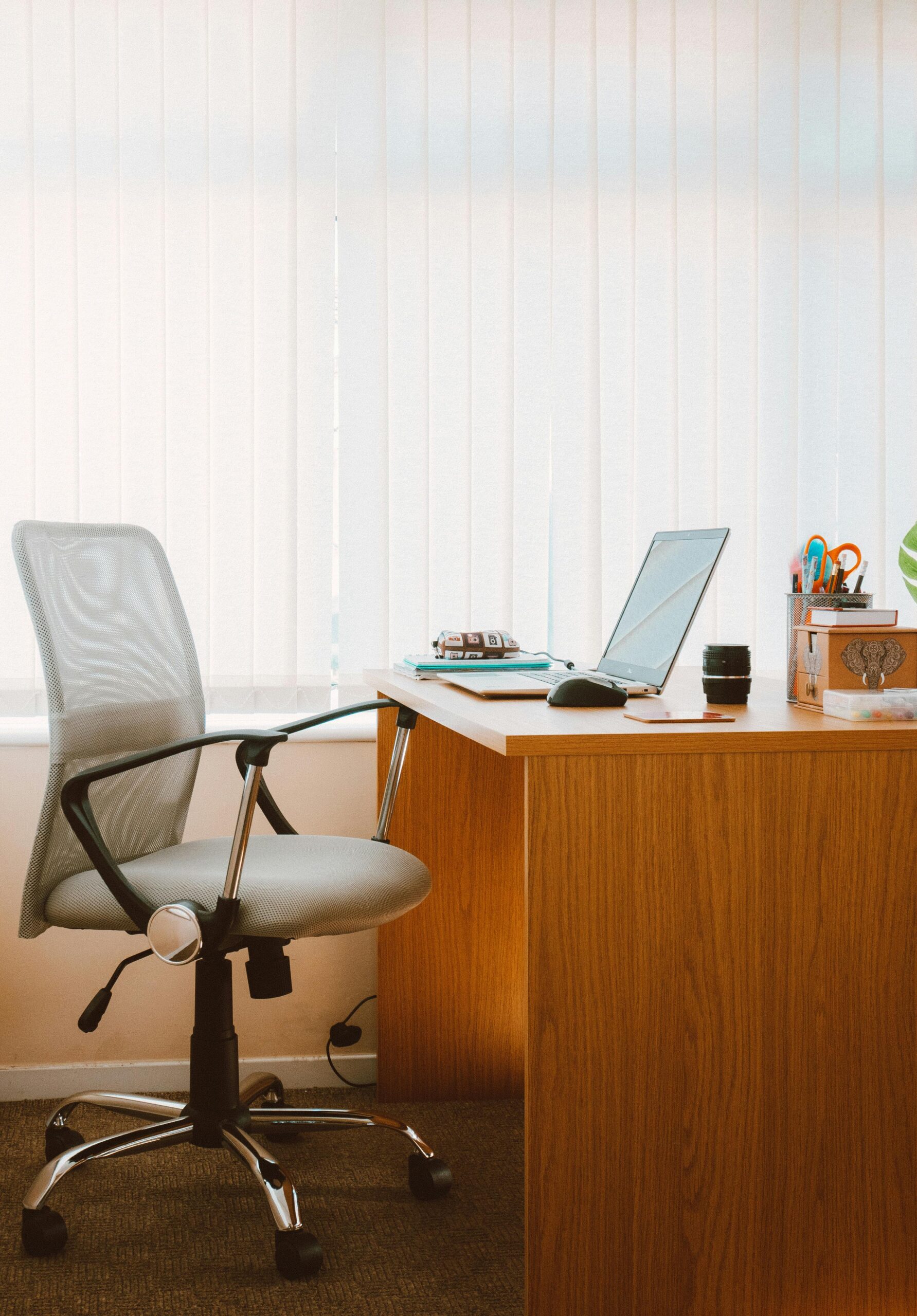 Ergonomic home office chair and desk setup for productivity 2026